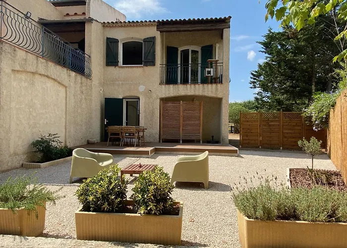 Bel Avec Terrasse Et Beau Jardin Classe 1 Etoile לה קיוטאט